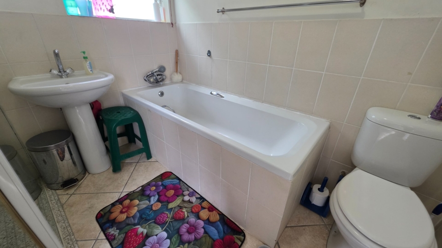 3 Bedroom Property for Sale in Fraaiuitsig Western Cape